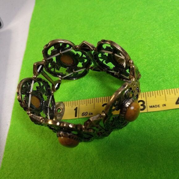 Statement Large Green Cabochon Stretch Bracelet - Picture 3 of 5